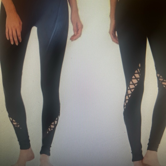 Alo Yoga Entwine Wine braided Open Laced Mid Rise Athletic SMALL. NWOT - Picture 6 of 7